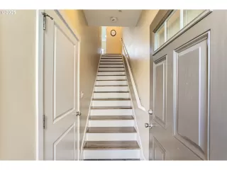 Photo #2: 707685138 Listing