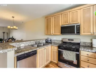 Photo #6: 707685138 Listing