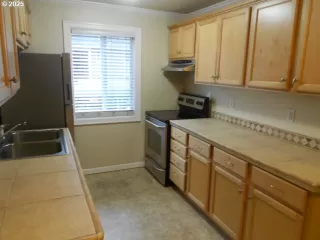 Photo #4: 708186597 Listing 