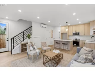 Photo #5: 709258523 Listing 