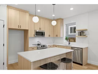 Photo #6: 709258523 Listing 