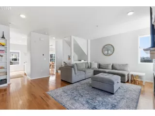 Photo #3: 709655056 Listing