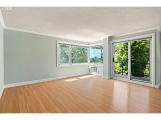 Photo #6: 709743612 Listing