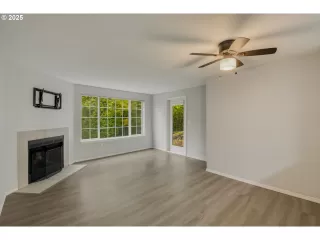 Photo #3: 709875974 Listing