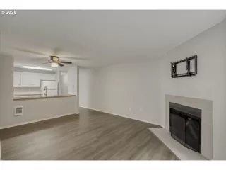 Photo #5: 709875974 Listing