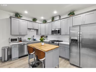 Photo #4: 710112356 Listing