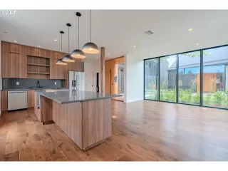 Photo #6: 710603924 Listing