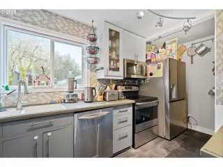 Photo #3: 711316525 Listing 