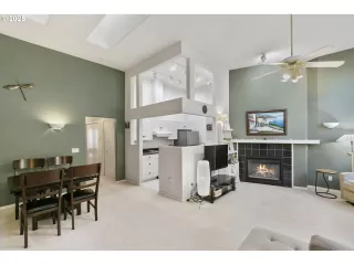 Photo #2: 711498501 Listing