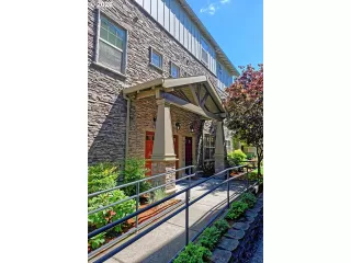 More Details about MLS # 712266143 : 618 NE GARSWOOD LN