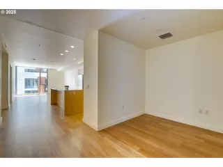 Photo #1: 712912153 Listing