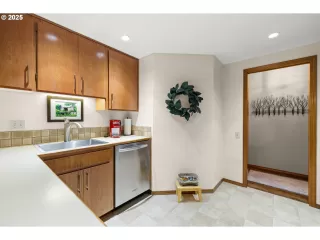 Photo #5: 712969090 Listing