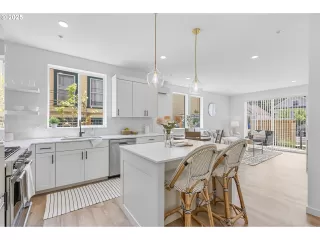 Photo #4: 712971923 Listing