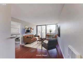 Photo #3: 713048172 Listing