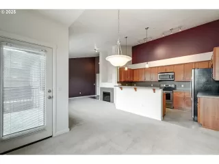 Photo #2: 713132173 Listing