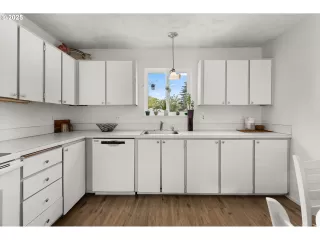 Photo #4: 713564346 Listing