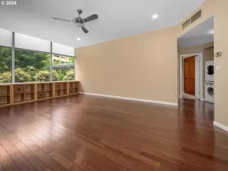 Photo #3: 715276403 Listing