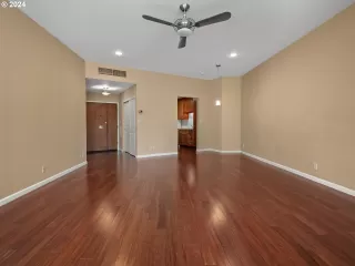 Photo #4: 715276403 Listing