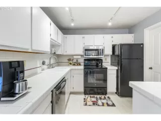 Photo #6: 715411635 Listing 