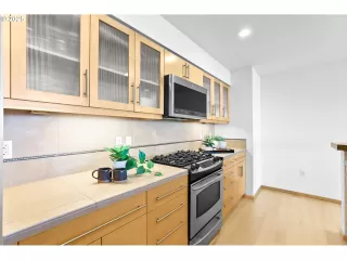 Photo #2: 716271405 Listing