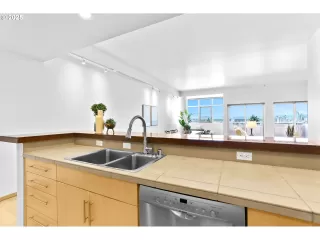 Photo #4: 716271405 Listing