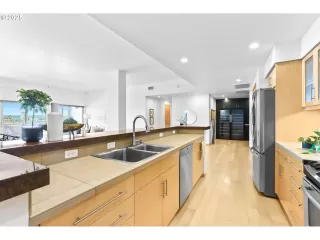 Photo #5: 716271405 Listing