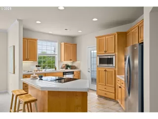 Photo #5: 716650502 Listing