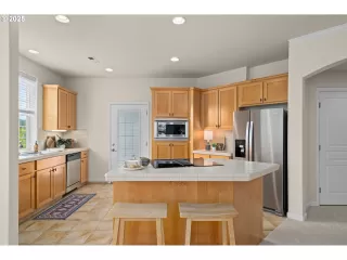 Photo #6: 716650502 Listing