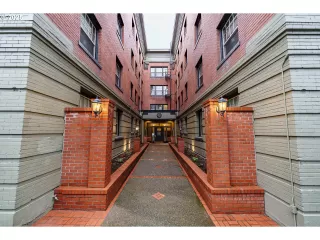 Click for more information on MLS # 716824586 : 2109 NW IRVING ST 114 More Details about MLS # 716824586 : 2109 NW IRVING ST 114