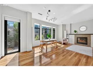 Photo #6: 717487074 Listing