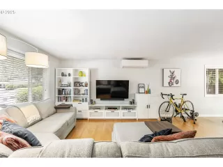 Photo #4: 717524048 Listing