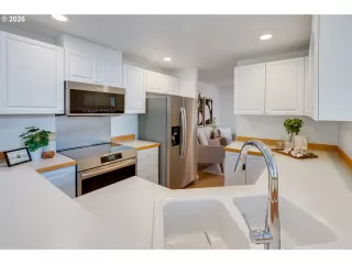 Photo #3: 717675962 Listing 