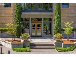 Photo #1: 717751685 Listing 