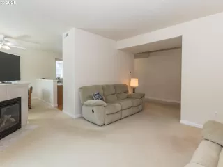 Photo #5: 718260029 Listing