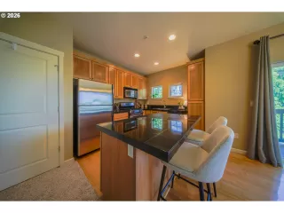 Photo #5: 718559348 Listing