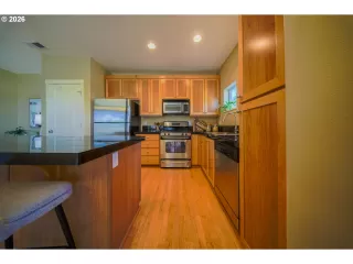 Photo #6: 718559348 Listing