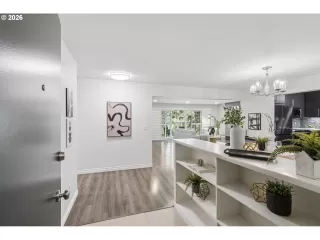 Photo #4: 718986035 Listing 
