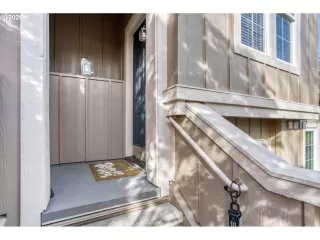 Photo #3: 719623270 Listing