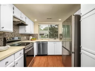 Photo #3: 720522902 Listing 
