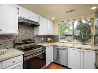 Photo #4: 720522902 Listing 