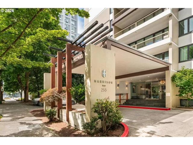 MLS: 720546357 Condo For Sale