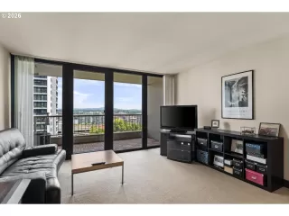 Photo #3: 720546357 Listing