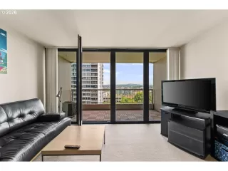 Photo #4: 720546357 Listing