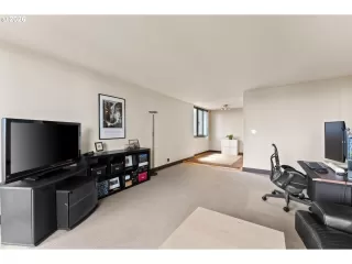 Photo #5: 720546357 Listing