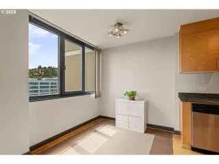 Photo #6: 720546357 Listing