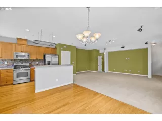 Photo #4: 721265258 Listing