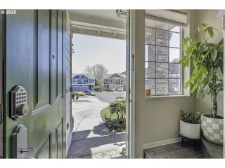 Photo #3: 721331961 Listing