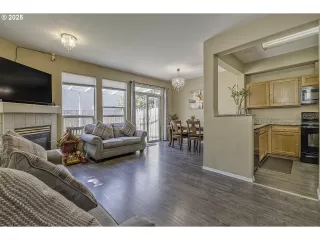 Photo #4: 721331961 Listing