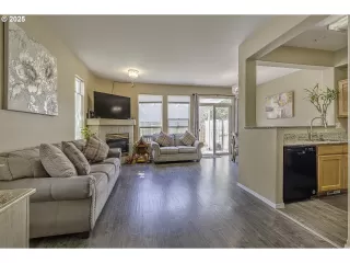 Photo #5: 721331961 Listing