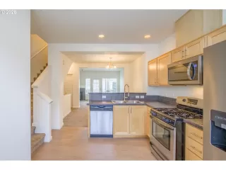 Photo #4: 721450160 Listing